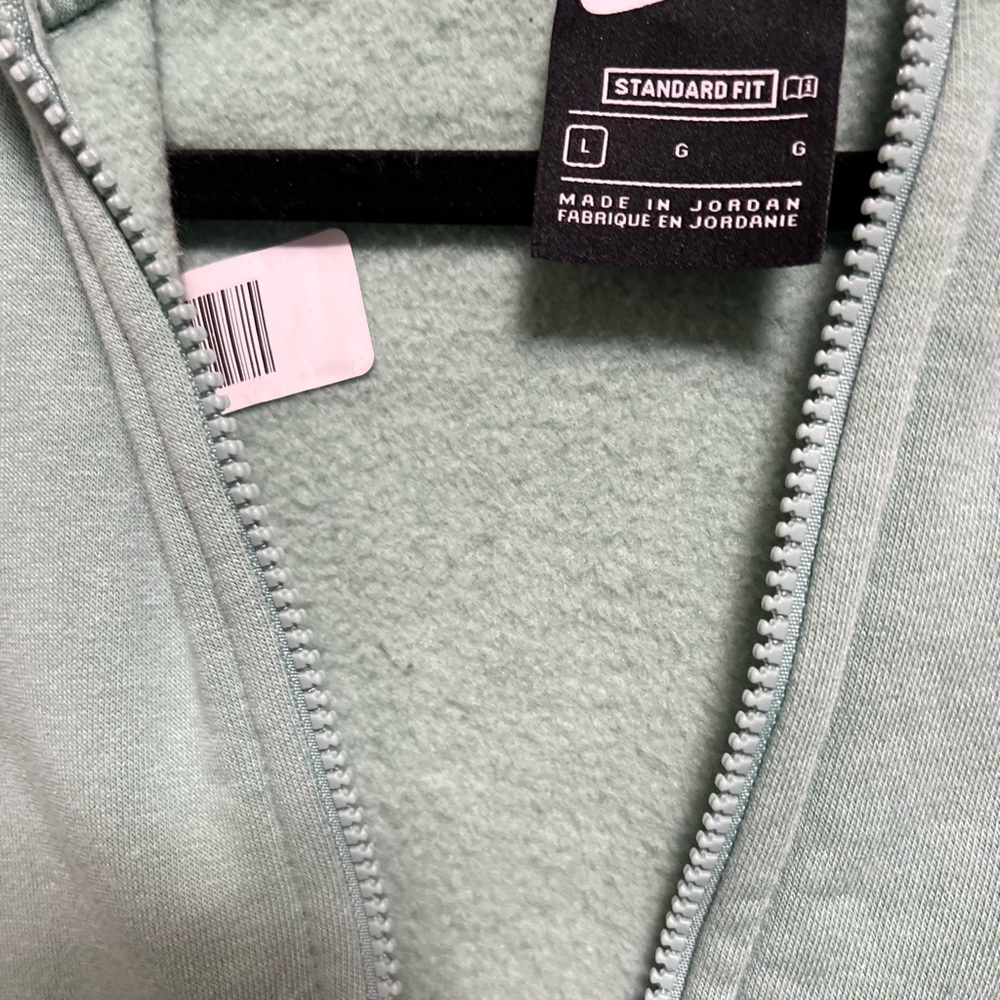 Nike size m dri-fit - Picture 5 of 5